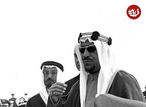 عکس؛ سفر در زمان؛ «ملک سعود، پادشاه عربستان در میان اقوام و محافظین»؛ سال 1333