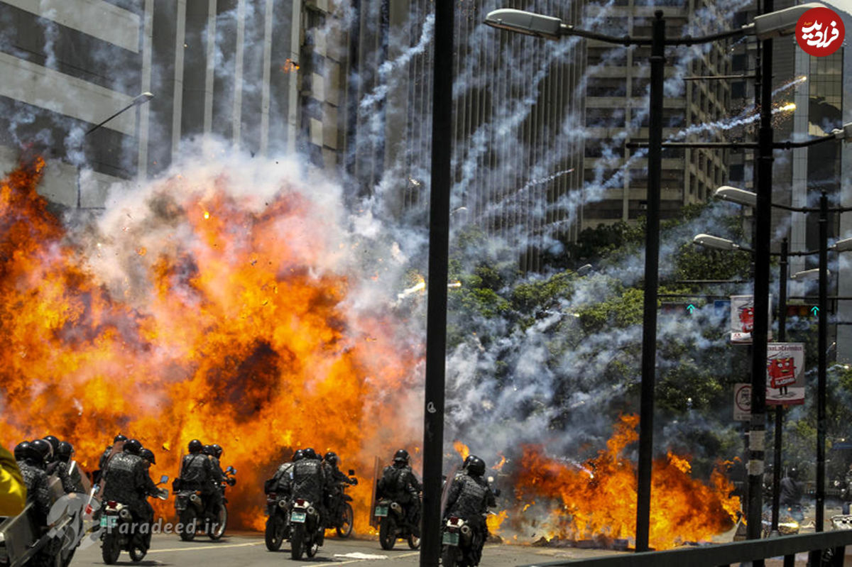 تصاویر/ آتش‌زدن پلیس در اعتراضات ونزوئلا