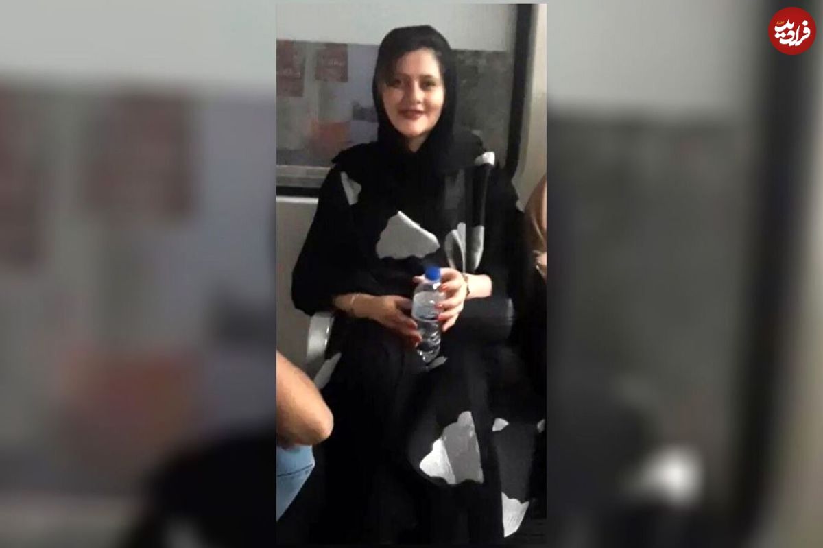 عکس/ بهت و اندوه خانواده مهسا امینی بر سر مزار