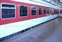 تصادفی عجیب در اراک؛ برخورد قطار با عابر پیاده