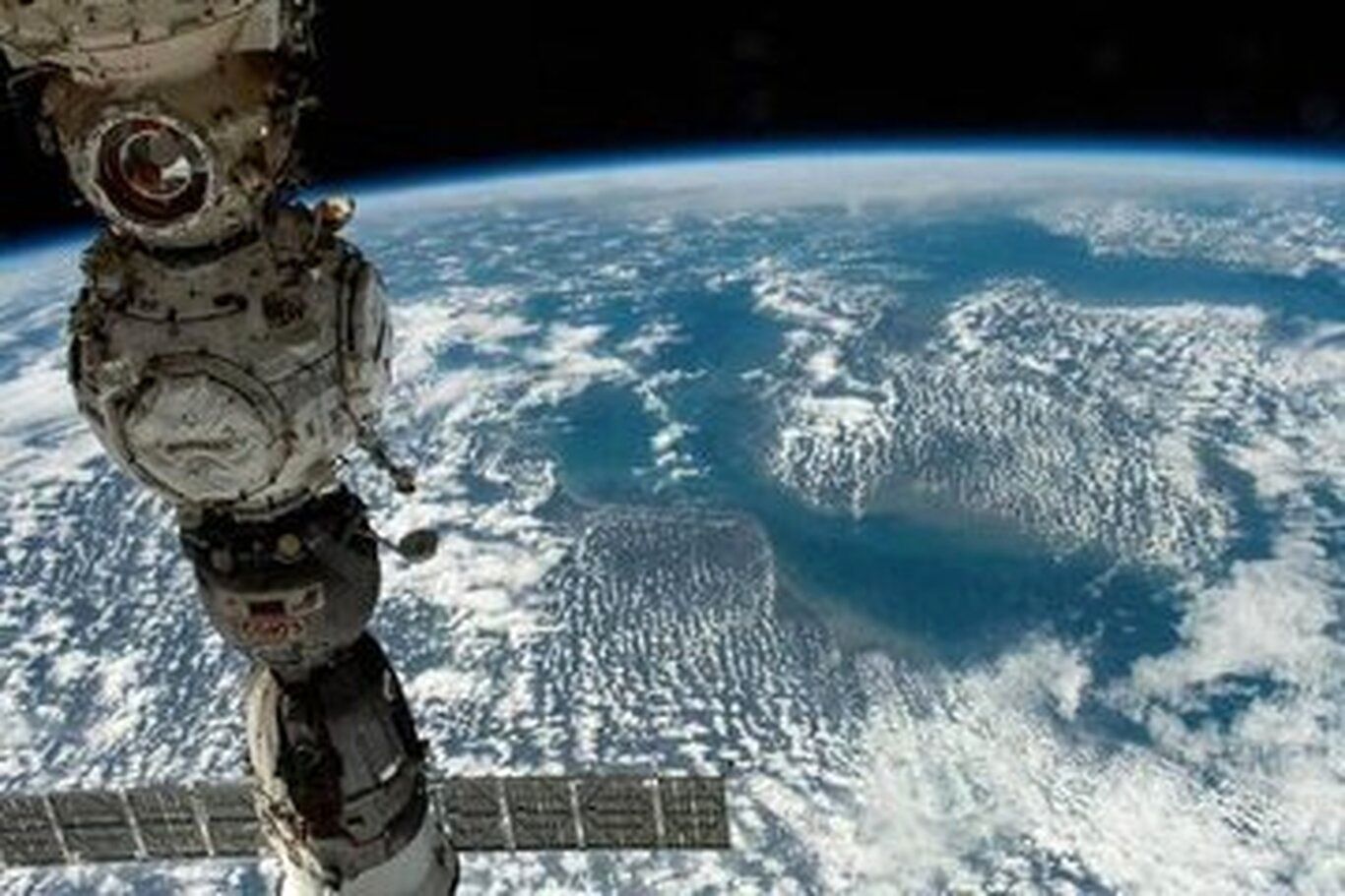 (عکس) سلفی فضانورد اماراتی در ایستگاه فضایی