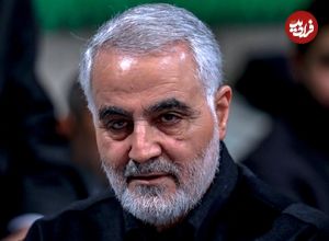 عکس؛ سفر در زمان؛ سردار سلیمانی در لباس سرلشکری در حیاط بیت رهبری؛ دهه 90