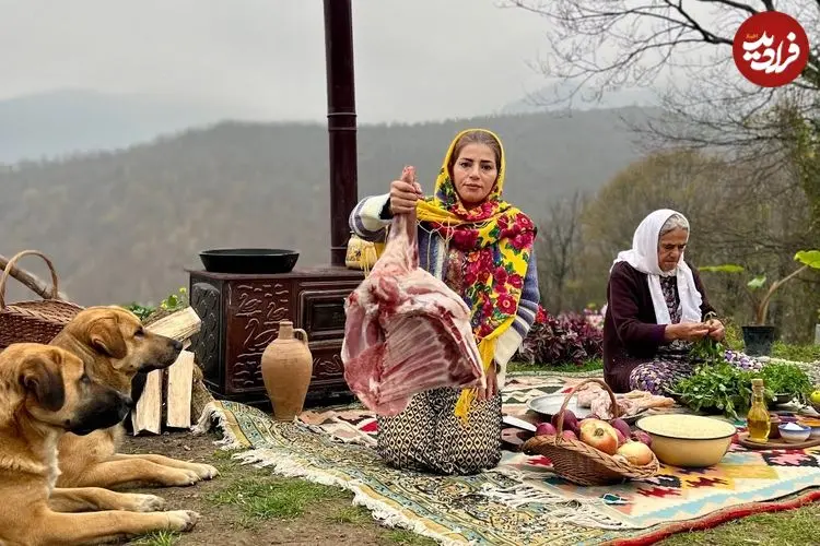ببینید| غذای روستایی در ایران؛ پخت قورمه سبزی در روستایی کوهستانی