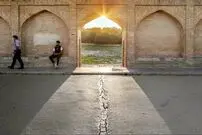 (عکس) سفر به ایران قدیم؛ تخریب خانه در اصفهان جان ۸ نفر را گرفت! 