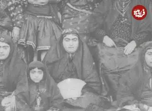 عکس| سفر زمان؛ ژست خاص «عالیه خانم» همسر صیغه ای ناصرالدین شاه روی پله مرمر