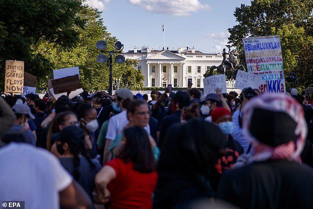 فرار ترامپ به پناهگاه از ترس معترضان