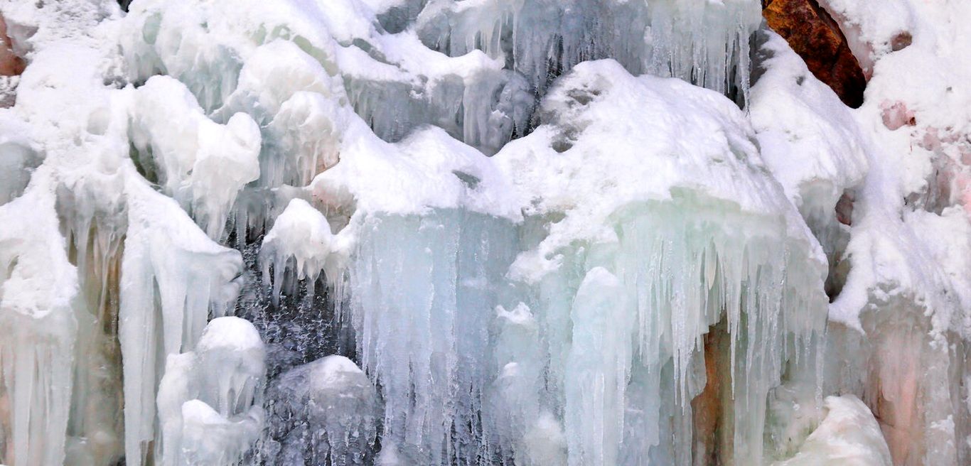 آبشار «تنگه واشی» یخ زد