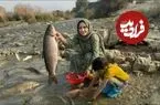 ببینید| غذای روستایی در ایران؛ کباب کردن ماهی در کنار رودخانه