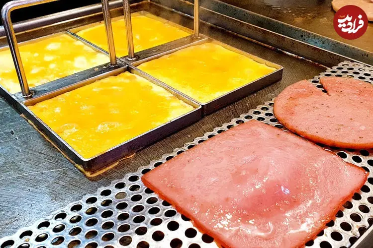 ببینید؛ غذای خیابانی در کره؛ برگر با تخم مرغ و پنیر و نان تست در سئول 