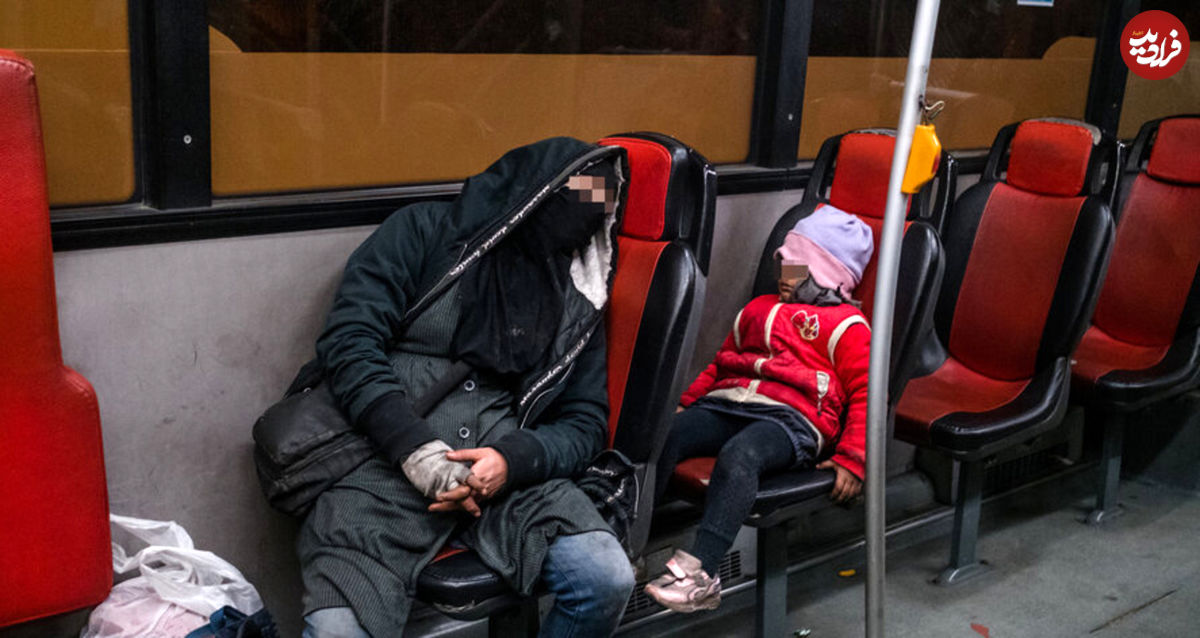 تصاویر/ اتوبوس خوابی زنان و مردان در تهران