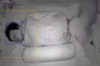 (ویدئو) تصاویری جالب از مراقبت یک سگ از نوزاد انسان