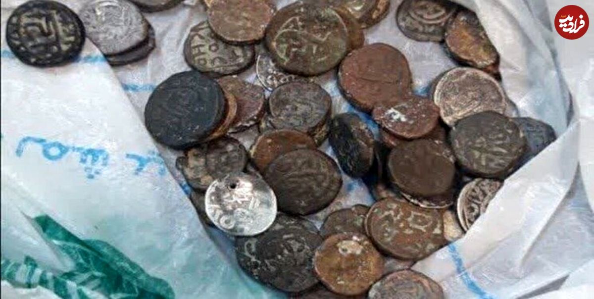 (عکس) کشف ۵۶ قطعه سکه تاریخی در فرودگاه بندرعباس