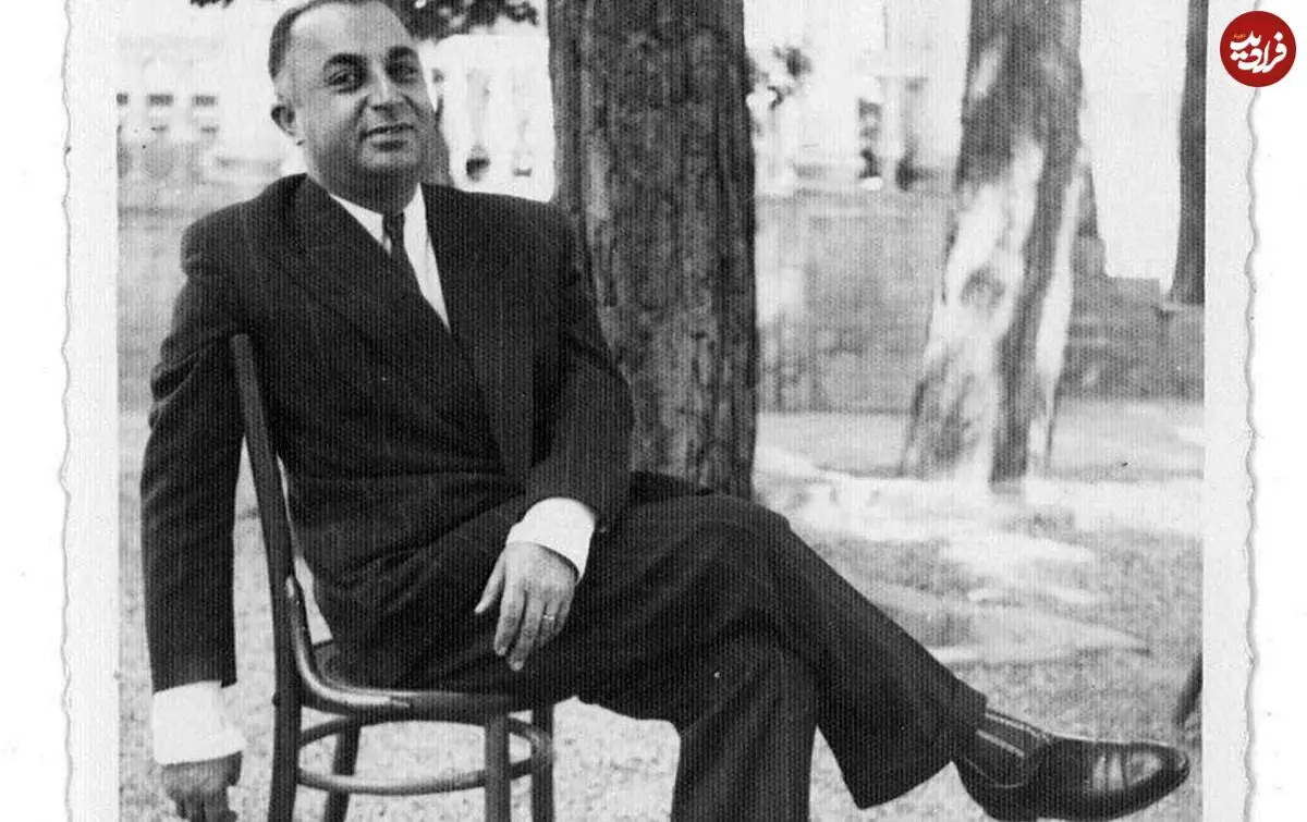 سفر در زمان؛ یادداشت‌های علم، پنجشنبه ۶ اردیبهشت ۱۳۵۲: از صحبت‌های شاه فهمیدم که نخست‌وزیر از انتقادات به دولت ناراحت است و می‌خواهد کلک کنگره دانشگاه تهران را هم مثل حزب مردم، بِکَنَد