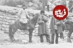 عکس| سفر زمان؛ عکس یادگاری مردان قاجاری با «ریزش کوه» در دوران ناصرالدین شاه