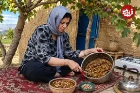 ببینید| غذای روستایی در ایران؛ مراحل تهیه مربا با انجیرهای تازه توسط مادربزرگ روستایی