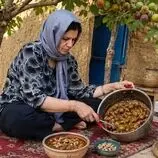 ببینید| غذای روستایی در ایران؛ مراحل تهیه مربا با انجیرهای تازه توسط مادربزرگ روستایی