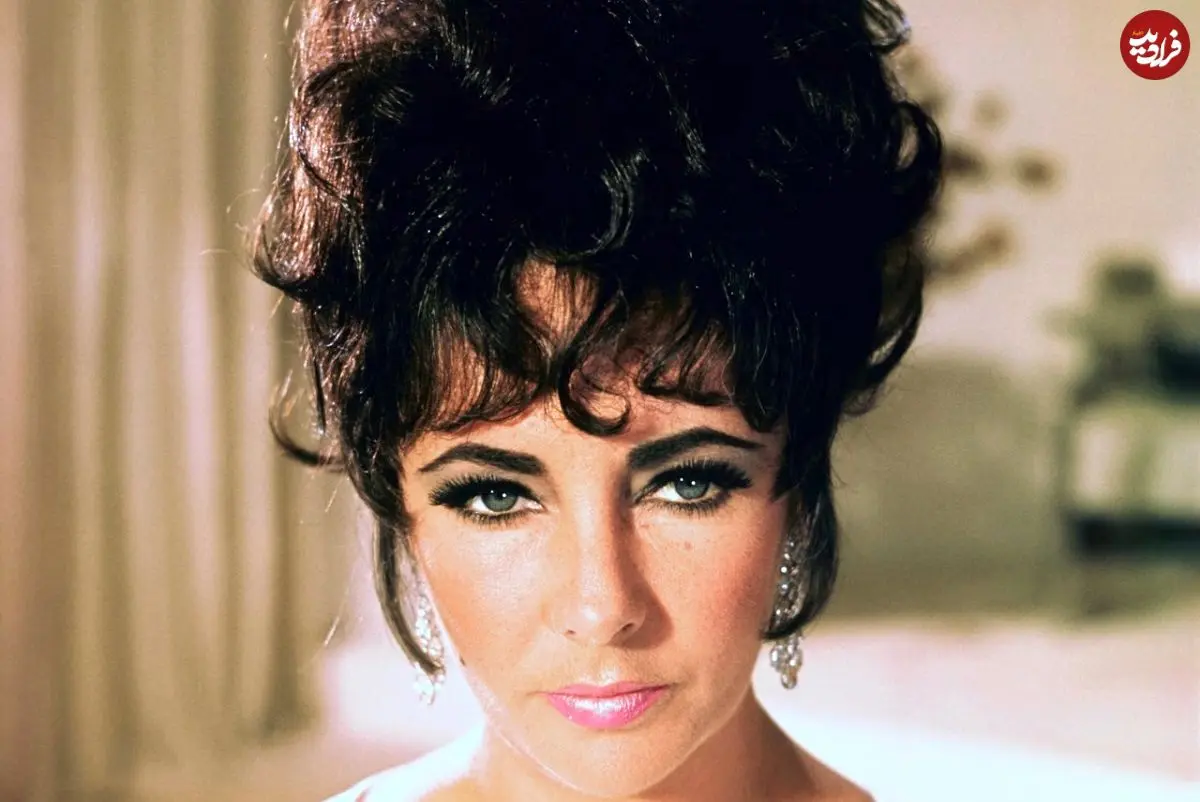 عکس| سفر در زمان؛ «الیزابت تیلور» در 16 سالگی و در کنار مادرش در انگلیس؛ سال 1327