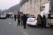 تصادف هولناک یک کامیون با ۱۲ خودرو در جاده شیرگاه