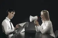 گوش دادن یا شنیدن؛ کدام مهم‌تر است؟!