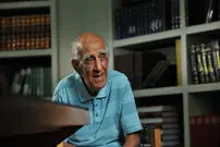 احمد اقتداری ؛ کسی که نگذاشت نام خلیج فارس جعل شود