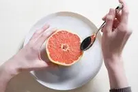 ۱۰ ماده غذایی کمک کننده به چربی‌سوزی در بدن