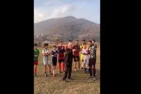 (ویدئو) اجرای آهنگ «آو آو آو» توسط صادق بوقی برای جوانان فوتبالیست گیلانی