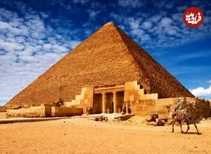 عکس| سفر به تاریخ؛ مردان مصری و اروپایی در حال بالا رفتن از «هرم بزرگ»؛ 140 سال قبل