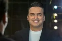 (ویدیو) شکار حامد آهنگی در حین رانندگی با مرسدس بنز لوکسش در تهران
