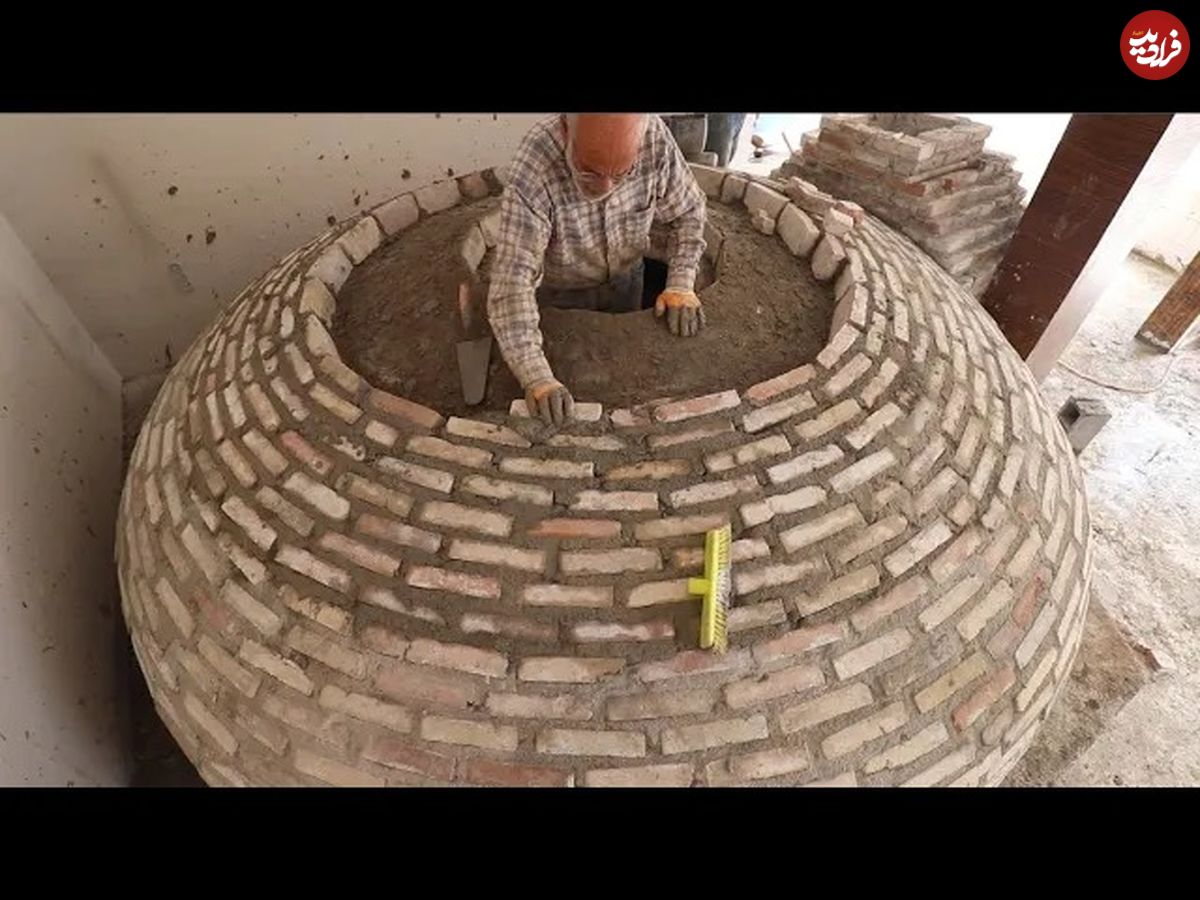 (ویدئو) فرآیند ساخت فر سنتی آجری برای پخت پیتزا توسط استاد ترکیه ای