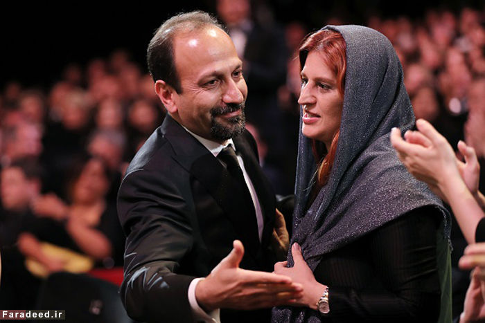 تصاویر/ اصغرفرهادی لحظه دریافت جایزه بهترین فیلمنامه جشنواره کن
