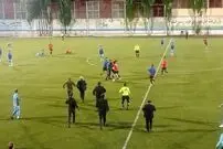 (ویدیو) درگیری بازیکنان فوتبال و گزارش جالب گزارشگر شمالی