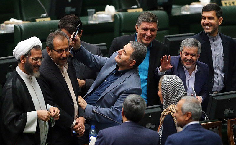 نمایندگان و موگرینی؛ سلفی در پارلمان، ریشه در ایران