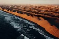 (ویدئو) تلاقی شگفت انگیز کویر و دریا