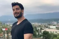 (ویدئو) خونسردی جالب فرزاد فرزین در حین زدن وزنه‌های سنگین در باشگاه بدن‌سازی