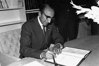 سفر در زمان؛ یادداشت‌های علم، جمعه ۲۴ آذر ۱۳۵۱