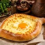 طرز تهیه خاچاپوری؛ راز غذای محبوب گرجی‌ها با پنیر و تخم‌مرغ در خانه