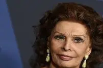 عکس| سفر در زمان؛ «سوفیا لورن» در پشت صحنه فیلم «شروع شد» در ناپل؛ سال 1337