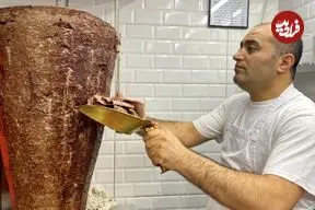 ببینید| غذای خیابانی در ترکیه؛ دونر کباب با نان تنوری و سیب زمینی در استانبول