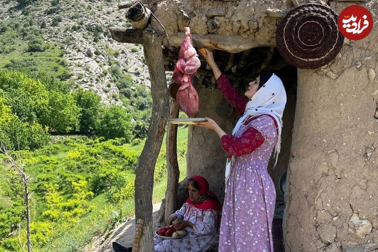 ببینید؛ غذای روستایی در ایران؛ پخت غذای محلی با جگر بره و سیب زمین در طبیعت