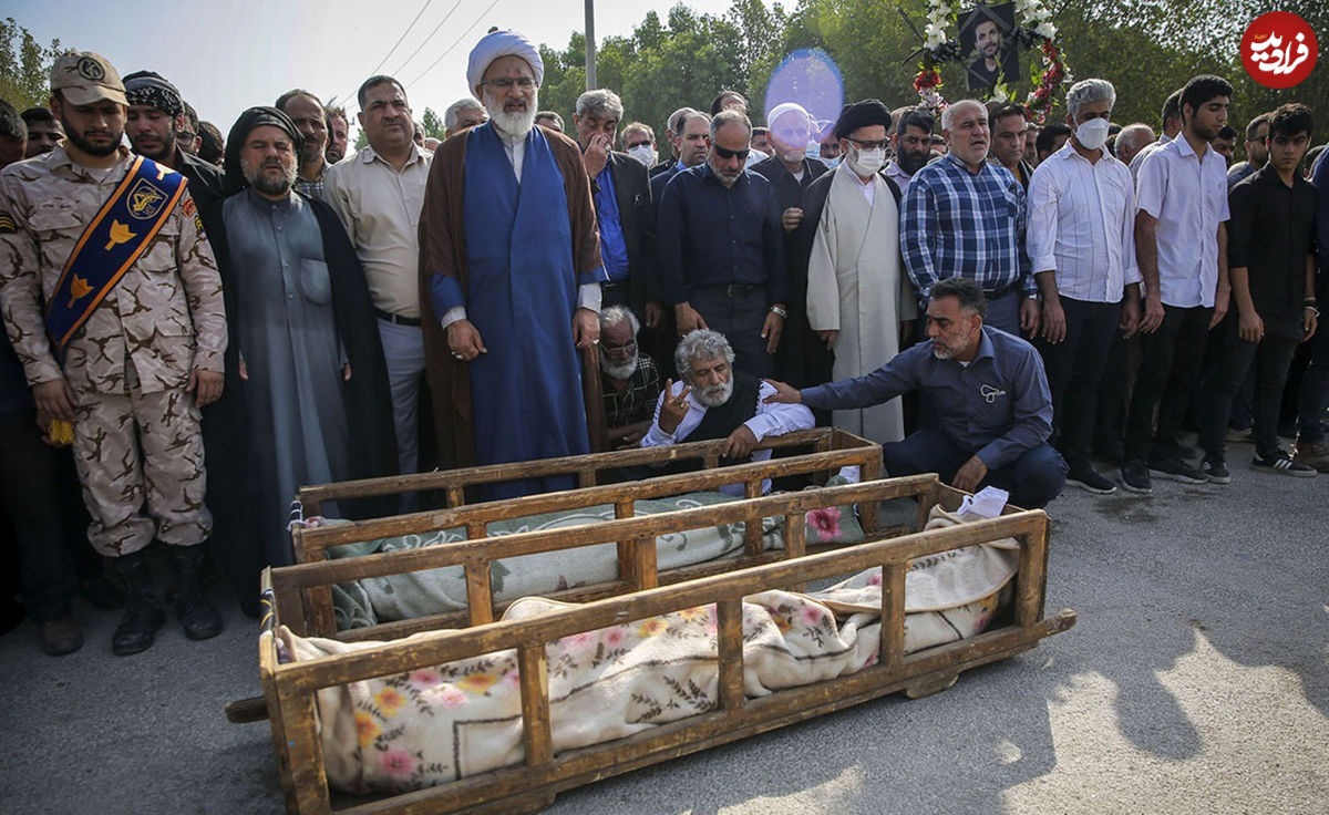 تشییع پیکر دو برادر جانباخته حادثه متروپل