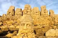 سفر در زمان؛ خاطرات ناصرالدین‌شاه: برج و تپه نمرودی که در اوایل شهر بابل است، از آن طرف مرداب پیدا بود