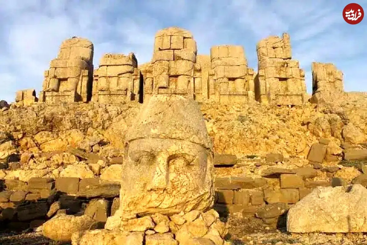 سفر در زمان؛ خاطرات ناصرالدین‌شاه: برج و تپه نمرودی که در اوایل شهر بابل است، از آن طرف مرداب پیدا بود