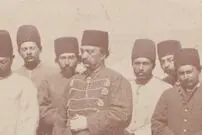 عکس| سفر زمان؛ عکس یادگاری «ناصرالدین شاه و همراهان» در یکی از مسافرت‌ها