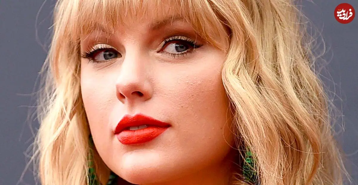 عکس| سفر در زمان؛ «تیلور سوئیفت 19 ساله» در حاشیه مراسم گرمی در کالیفرنیا؛ سال 1386