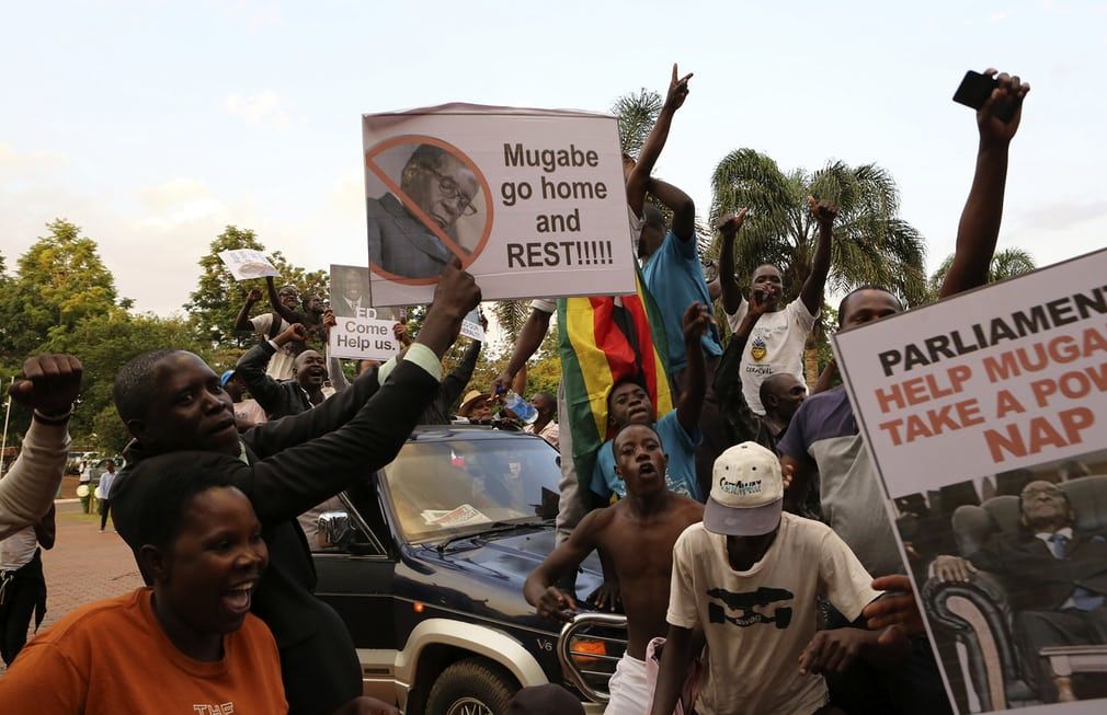 تصاویر/ رقص و پایکوبی در زیمبابوه پس از استعفای موگابه
