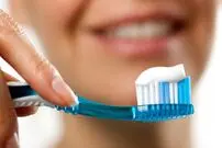 بهترین زمان برای مسواک زدن؛ قبل یا بعد از صبحانه؟!