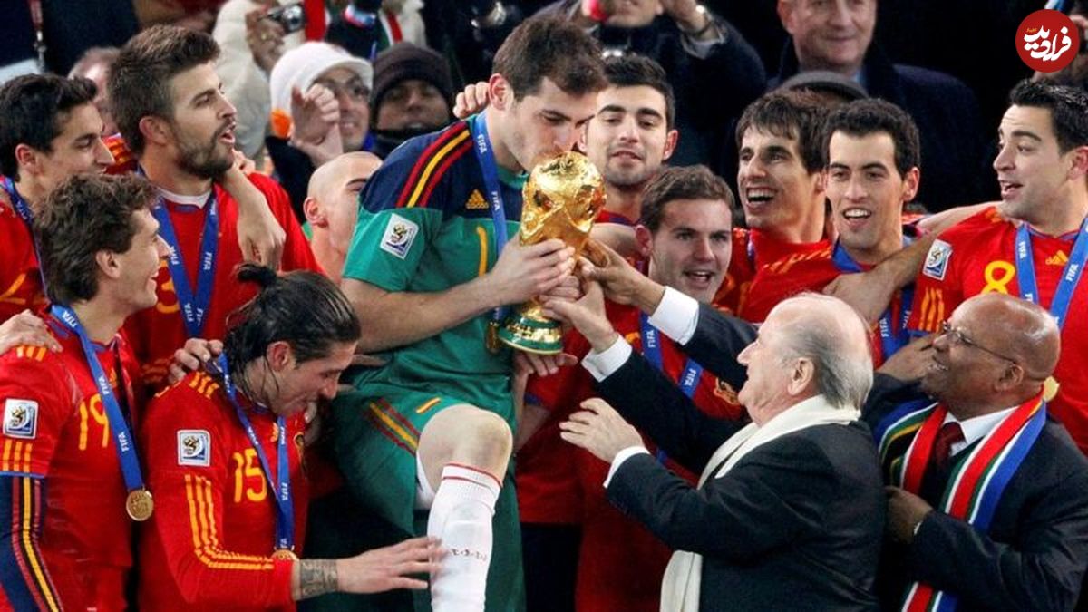 ایکر کاسیاس اسطوره فوتبال اسپانیا بازنشسته شد