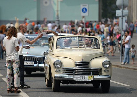تصاویر/ رژه اتومبیل‌‌های کلاسیک در روسیه