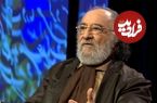 عکس| سفر در زمان؛ «داریوش ارجمند» در حال بوسیدن تندیس سردار سلیمانی؛ سال 99
