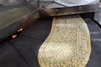 (ویدئو) پخت یک نان بربری بزرگ و حیرت انگیز توسط یک نانوای خلاق آبادانی